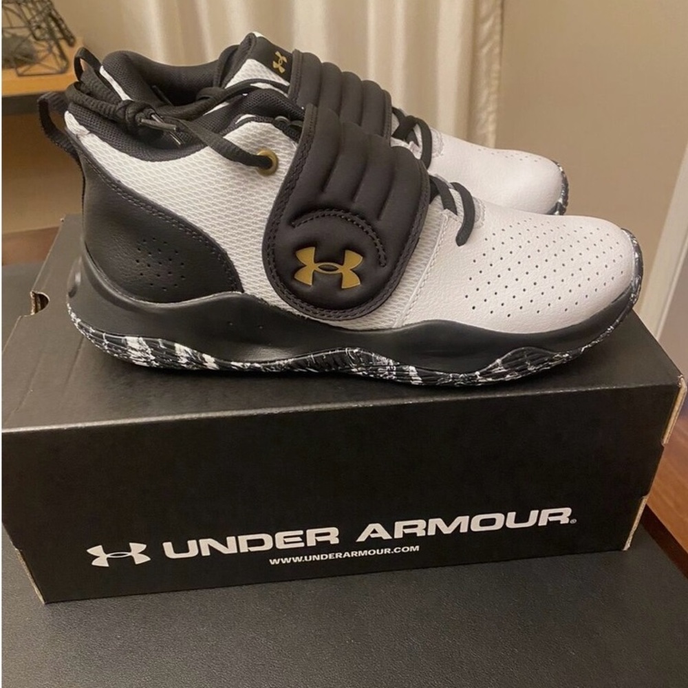 SAVE $69 - NEW UNDER ARMOUR CHILD GRADE SCHOOL ZONE Bb BASKETBALL SHOE Sz 5Y